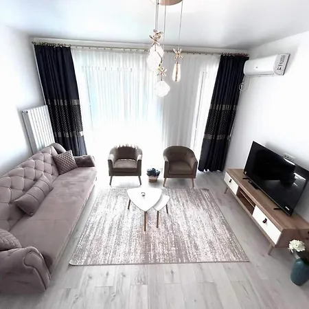 Queens Luxury Apartment